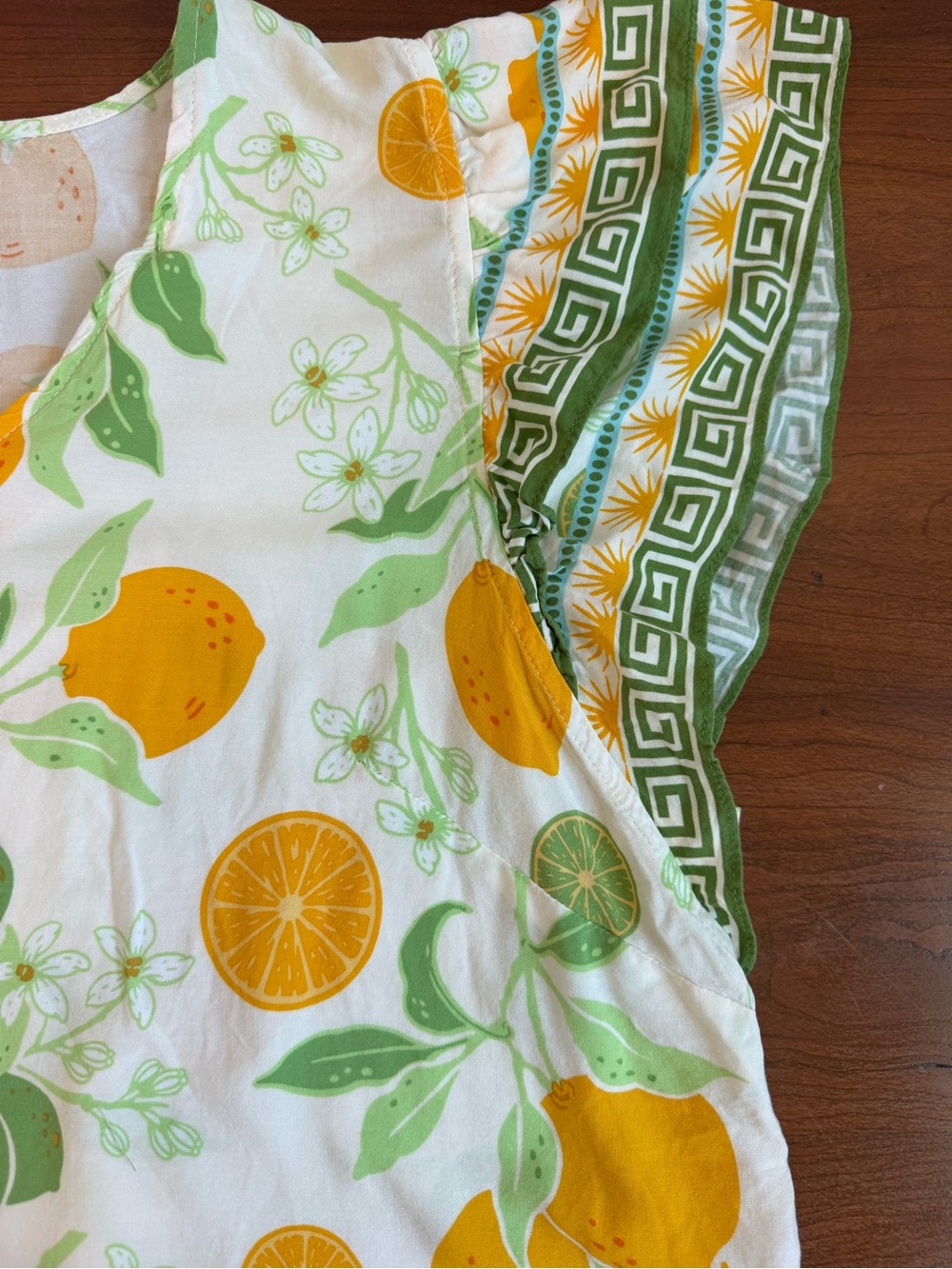 Rachel Zoe White Lemon-Print V-Neck Ruffle Sleeve Blouse 🌿🍋 Size 2X - Picture 8 of 8